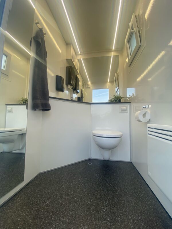 VIP Toiletvogn, 2 toiletter med kværn - Image 5