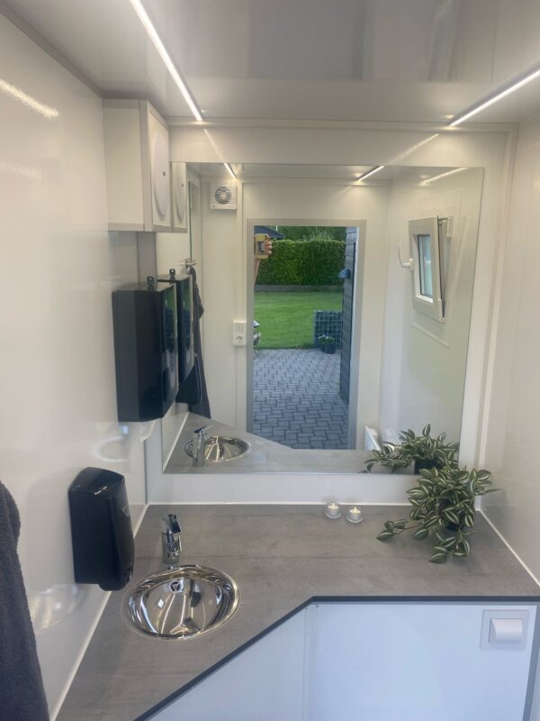 VIP Toiletvogn, 2 toiletter med kværn - Image 2