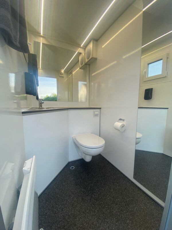 VIP Toiletvogn, 2 toiletter med kværn - Image 4
