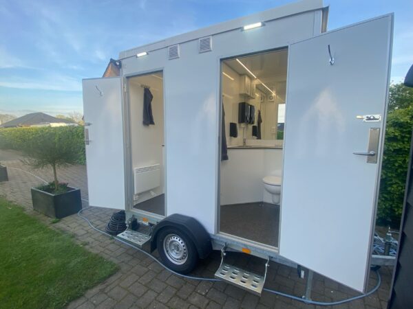 VIP Toiletvogn, 2 toiletter med kværn - Image 3